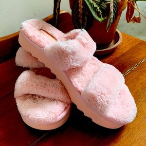 UGG pink  fuzzy Sandals